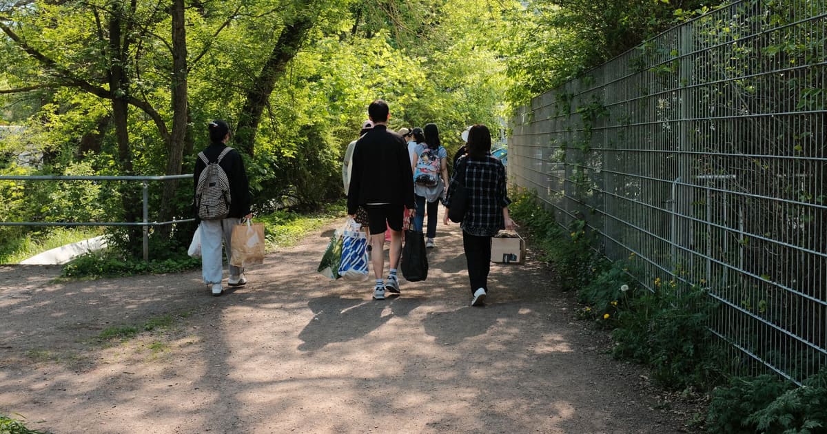 How to Find Walking Groups Near Me: Meetup, Facebook, or Apps?