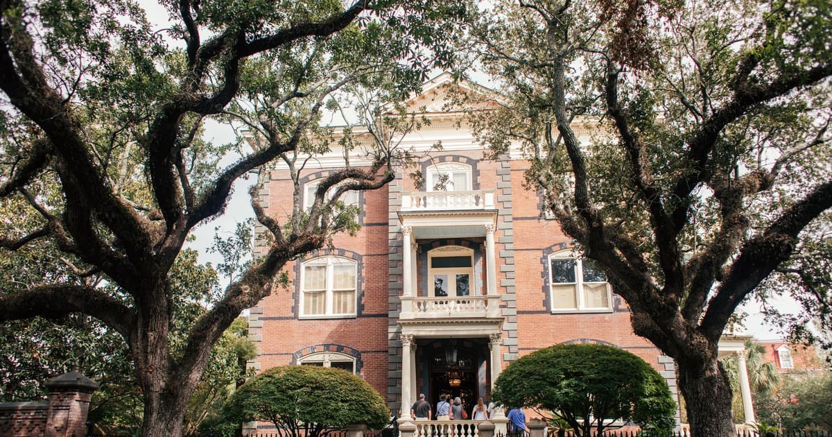 New Orleans Garden District Audio Walking Tour
