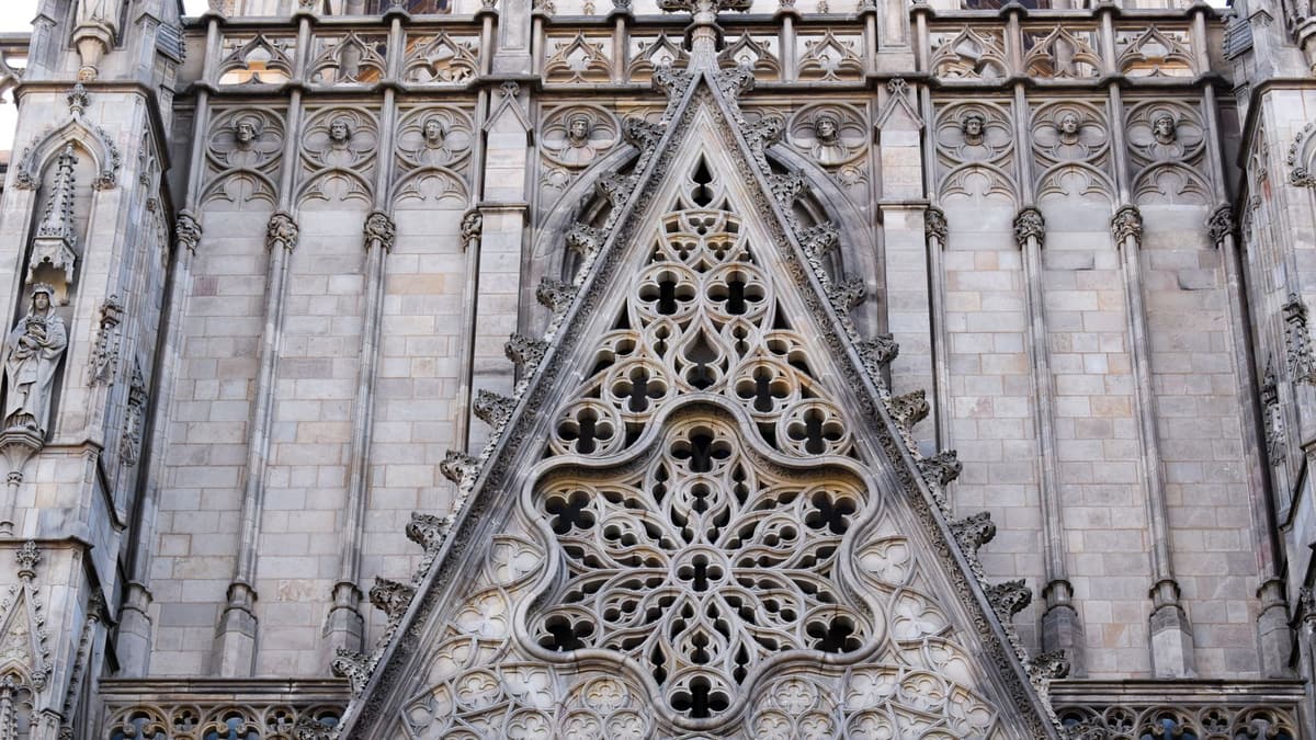 Barcelona gothic quarter alley cathedral