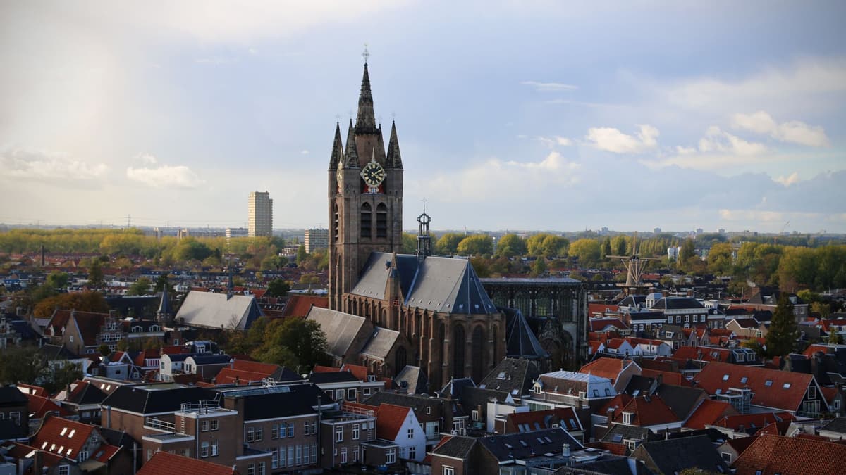 Die Nieuwe Kerk und Delft von oben