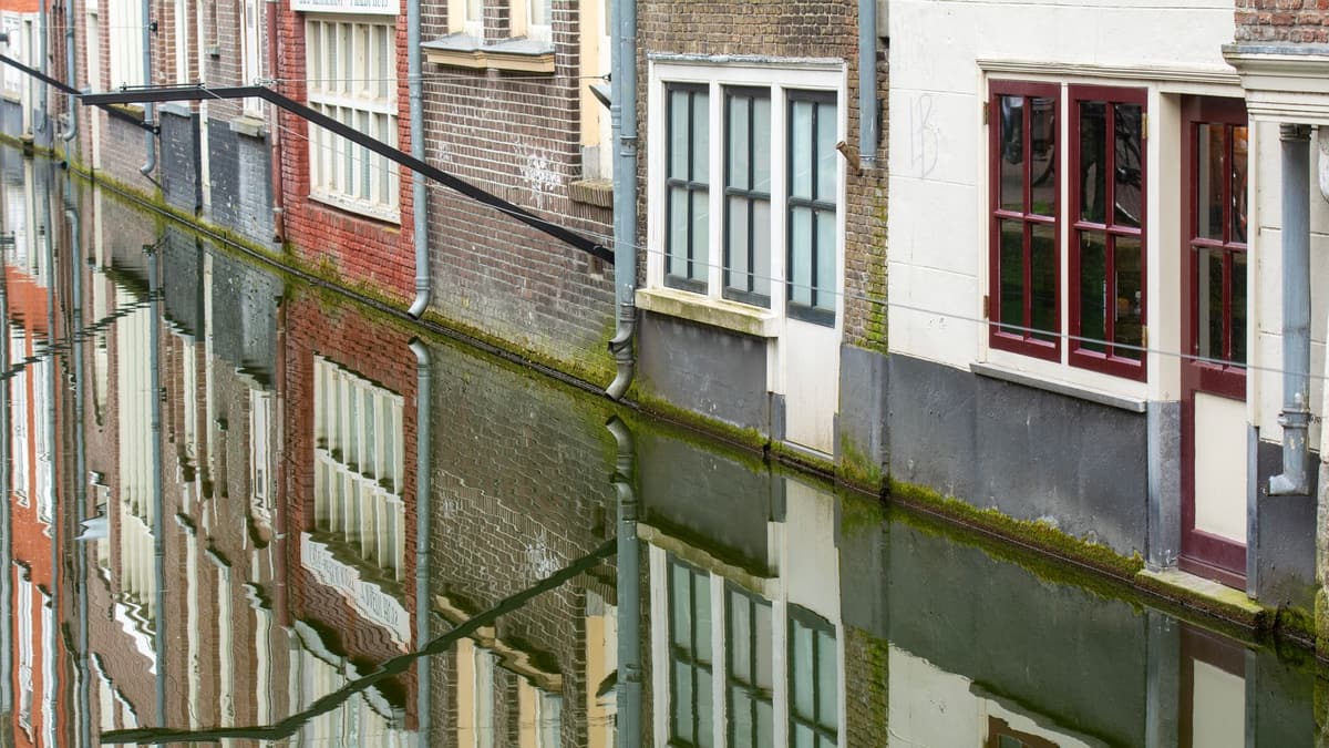 Eine Gracht in Delft