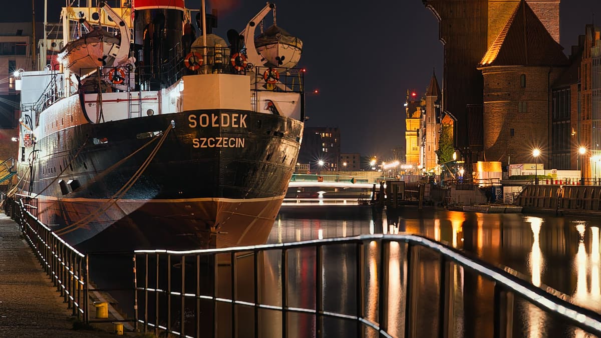 Gdansk crane Motlawa river