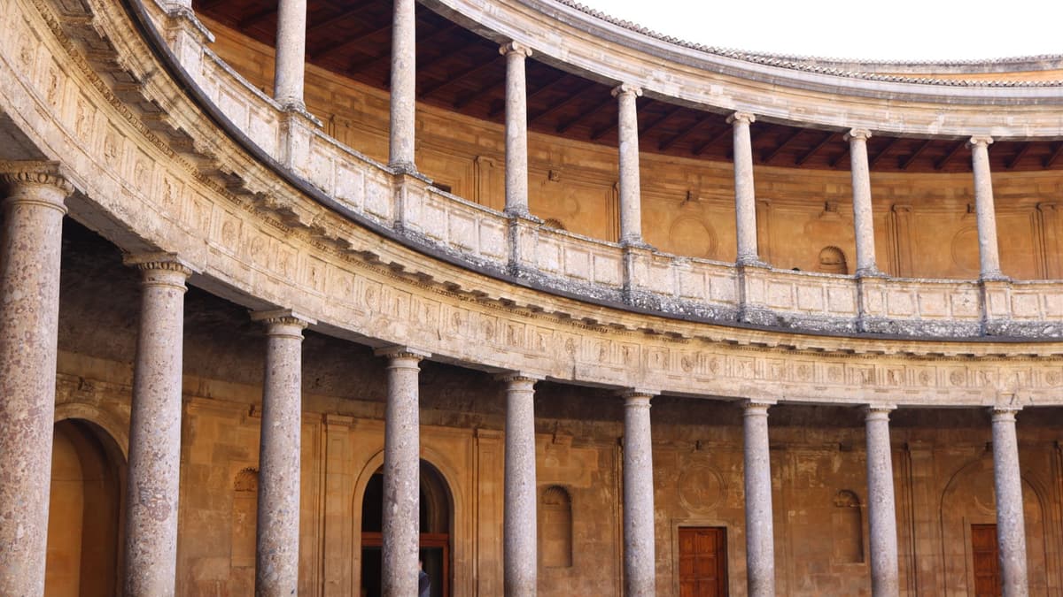 Der Innenhof des Palacio de Carlos V