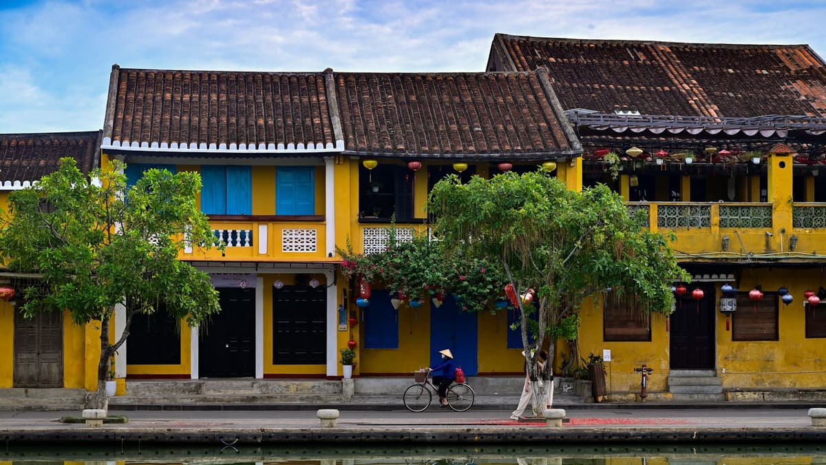 An old street in Hội An