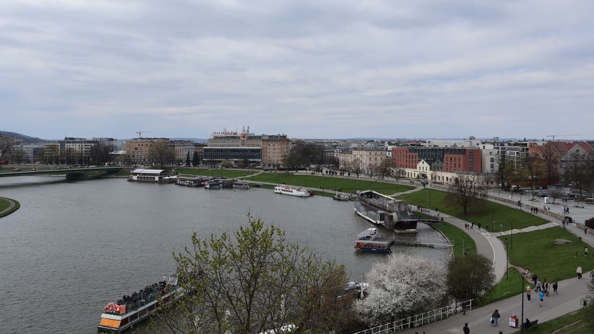 Wawel castle Krakow river