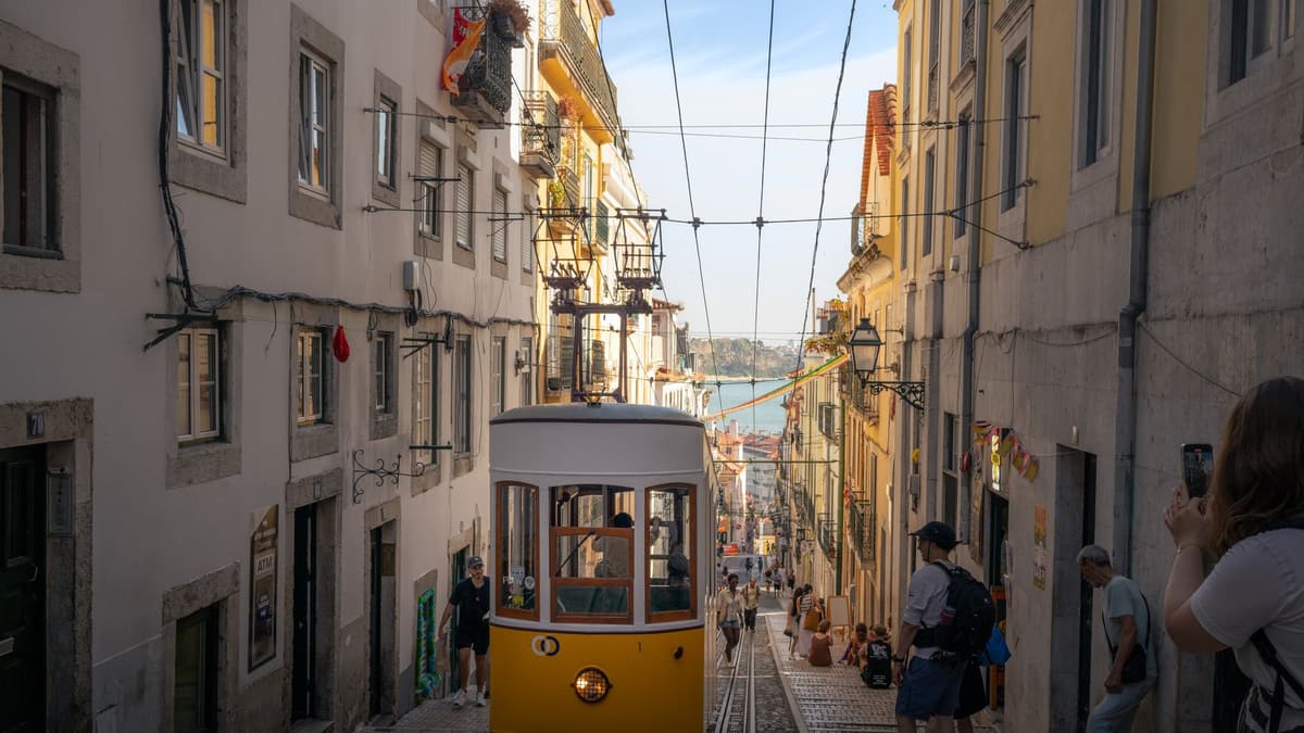 lisbon cathedral tram
