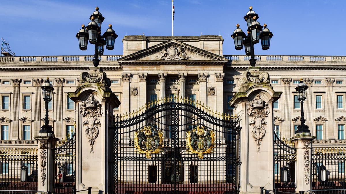 The gates and front of Buckingham Palace