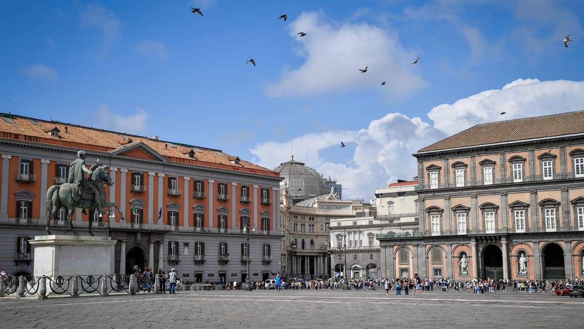 Piazza del Plebiscito, Naples