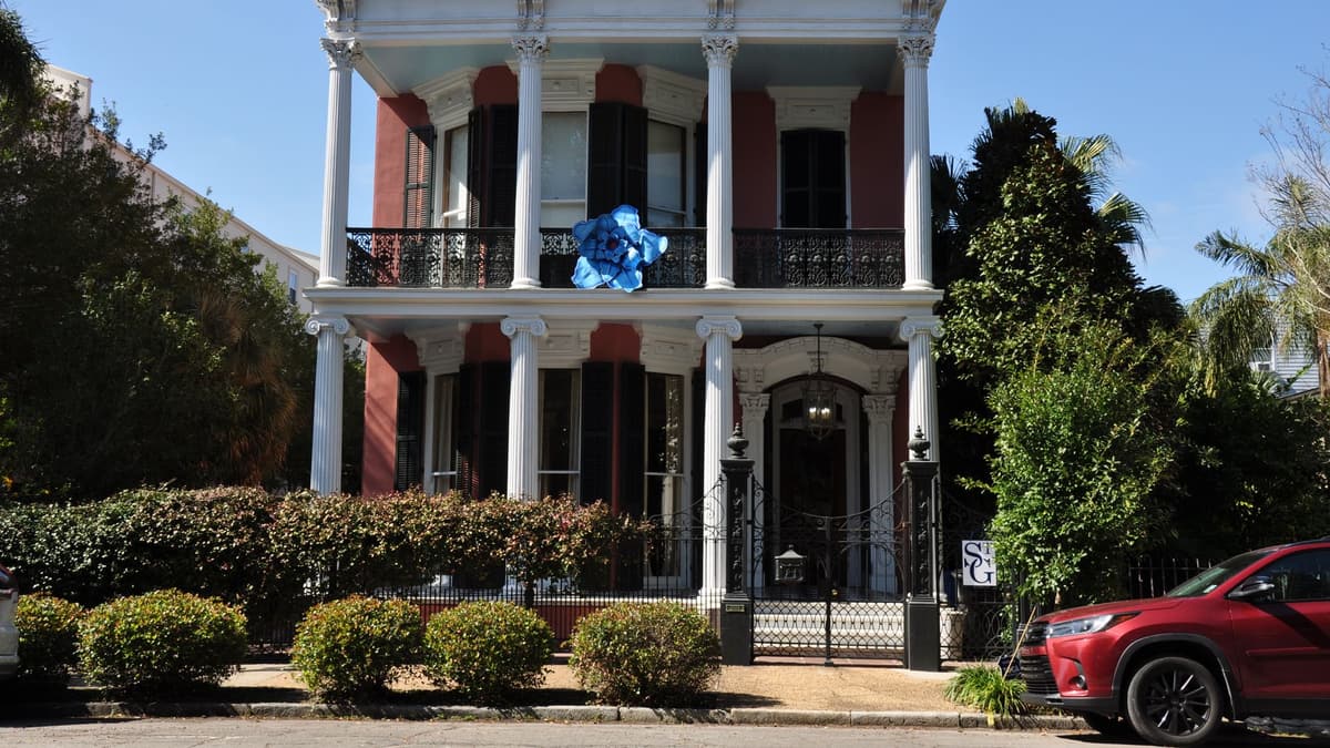 A columned house in New Orleans