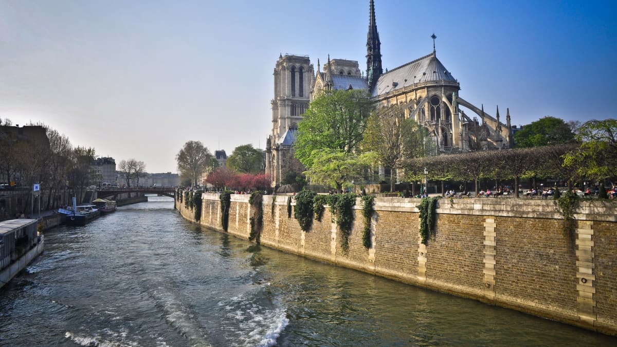 Notre-Dame above the Seine near the Quai de la Tournelle, Paris
