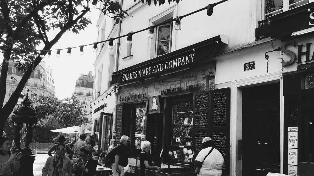 Shakespeare and Company bookshop on rue de la Bûcherie, Paris