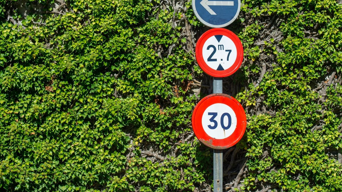 Salzburg Getreidegasse street signs
