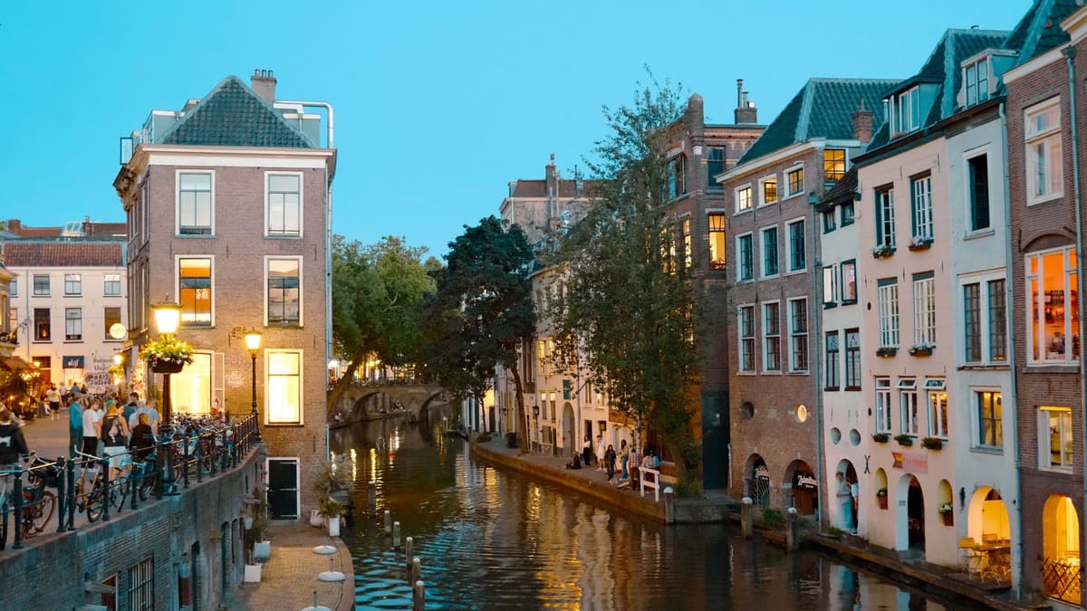 The Utrecht canals at night