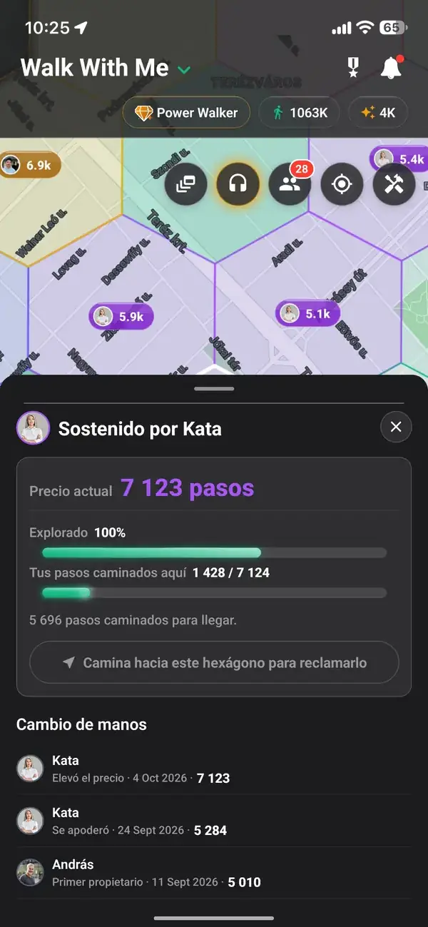 Amigos en una caminata co-poseyendo un hexágono