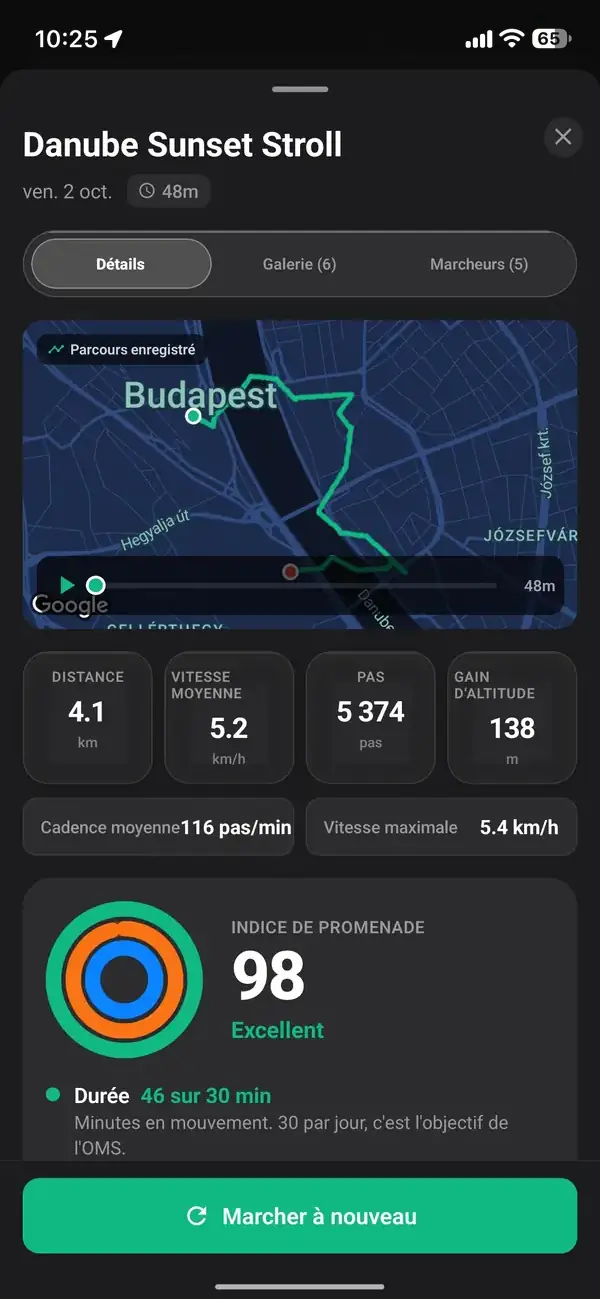 Le suivi en direct de Walk With Me affichant le rythme, la distance et les calories