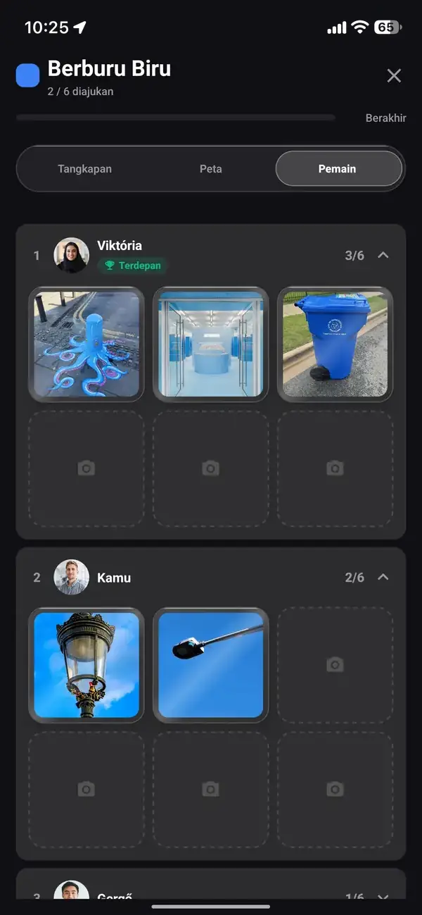Kisi foto bersama di permainan Spectrum Walk