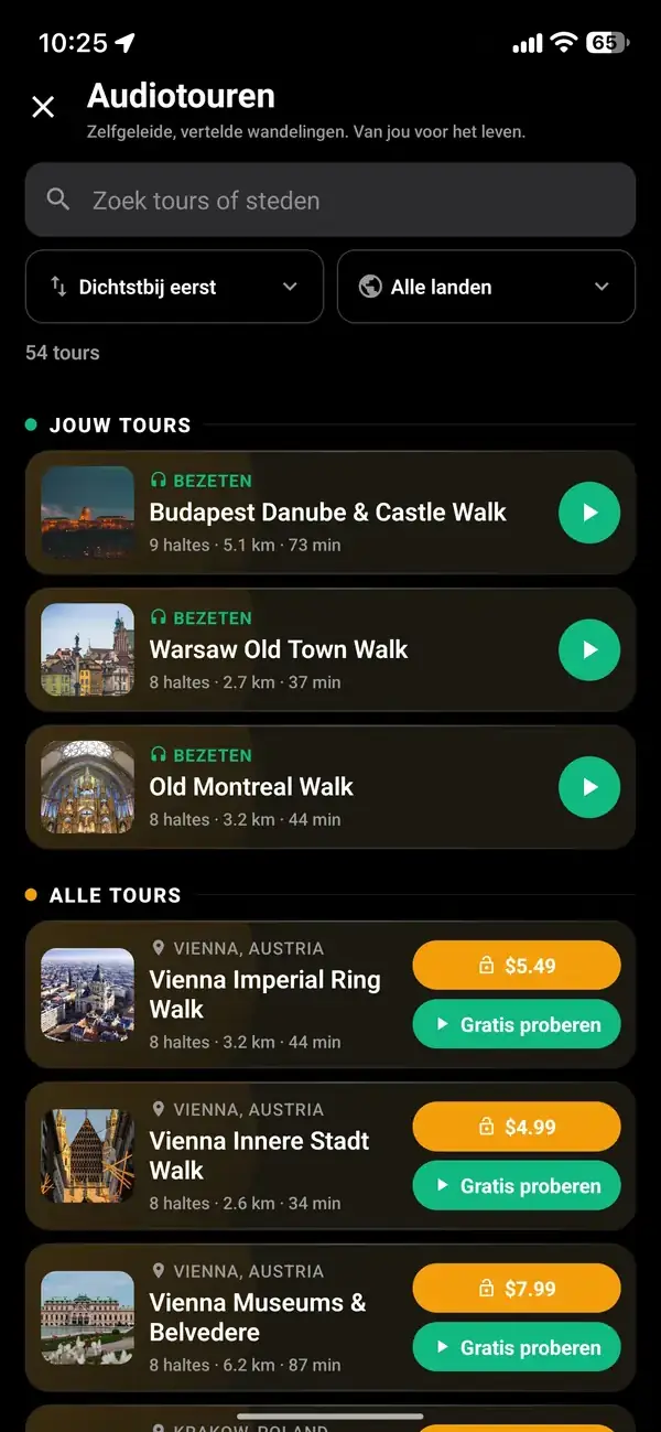 Tik op de gouden koptelefoon en kies een tour