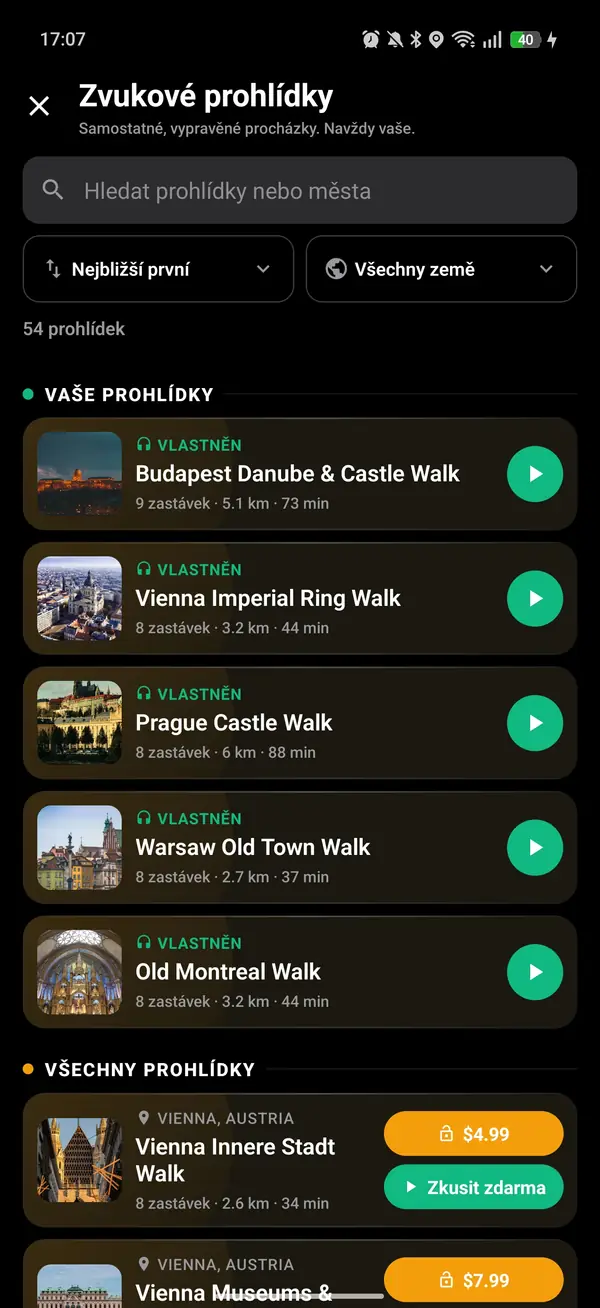 Klepněte na zlatá sluchátka a vyberte prohlídku