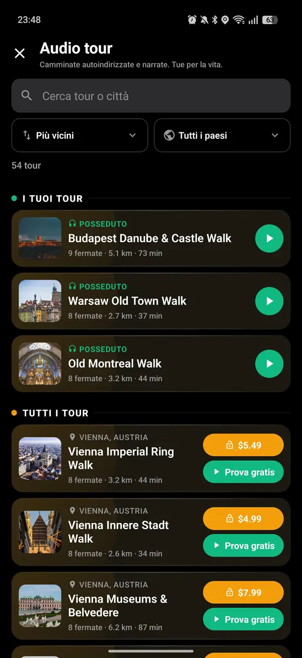 Tocca le cuffie dorate e scegli un tour