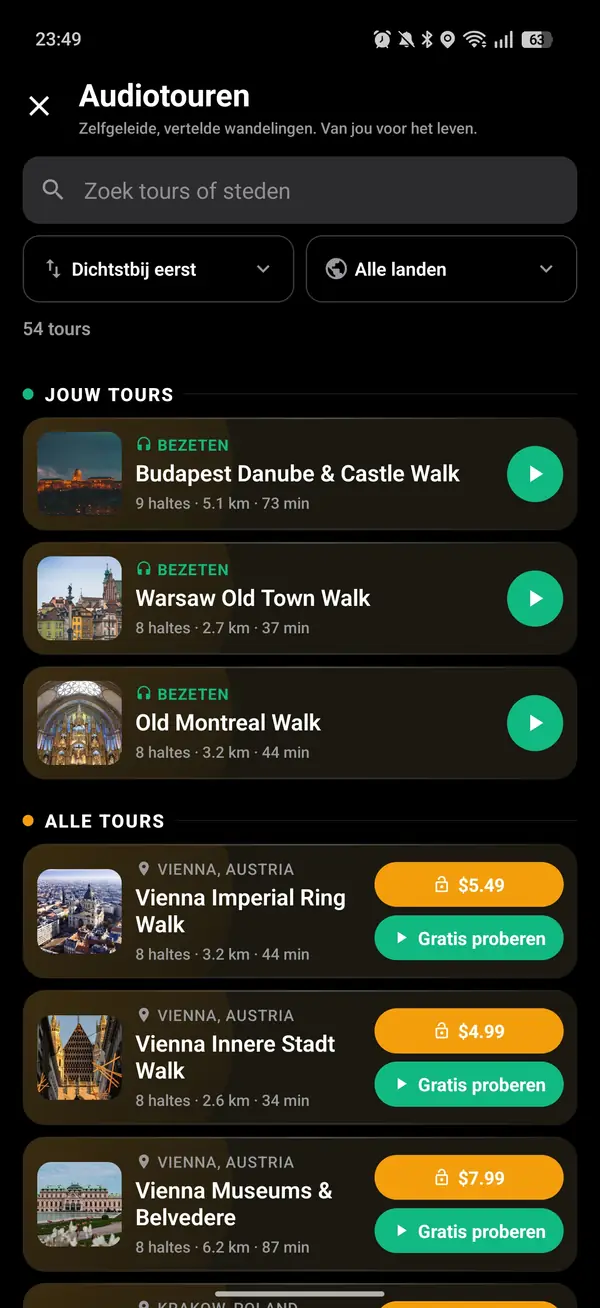 Tik op de gouden koptelefoon en kies een tour