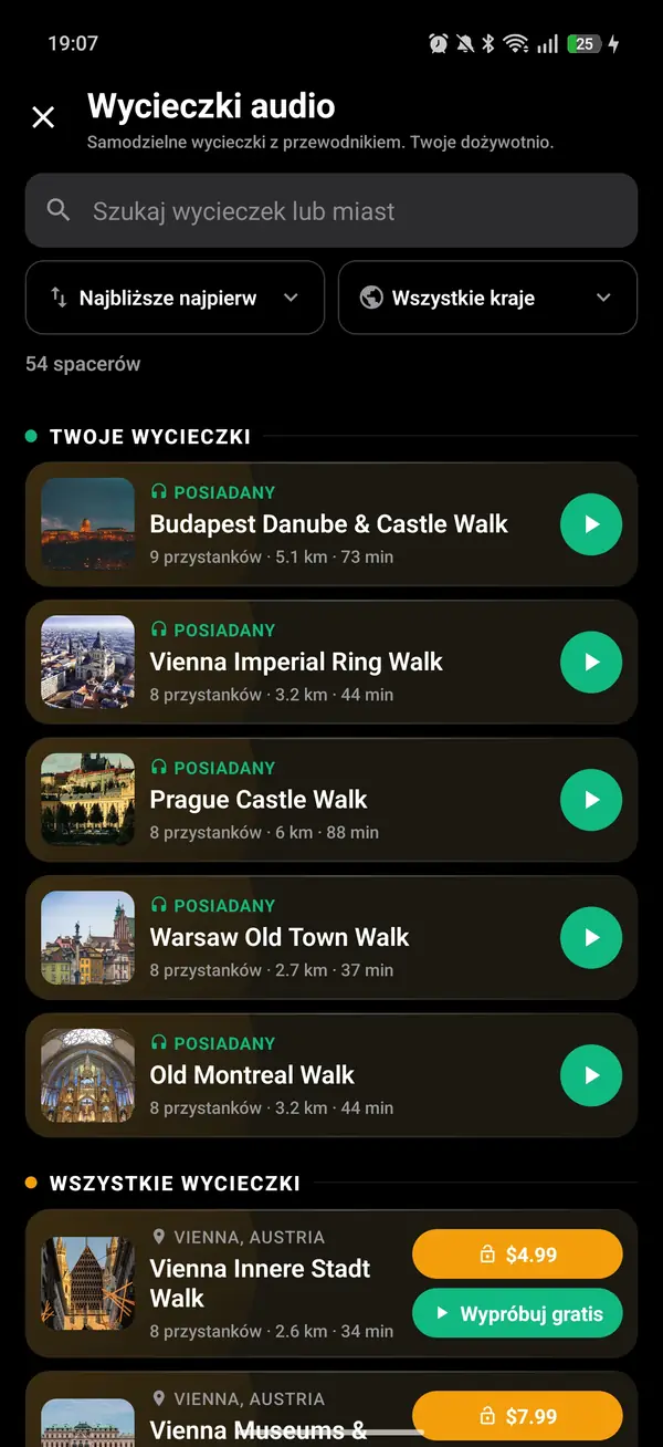 Dotknij złotych słuchawek i wybierz wycieczkę