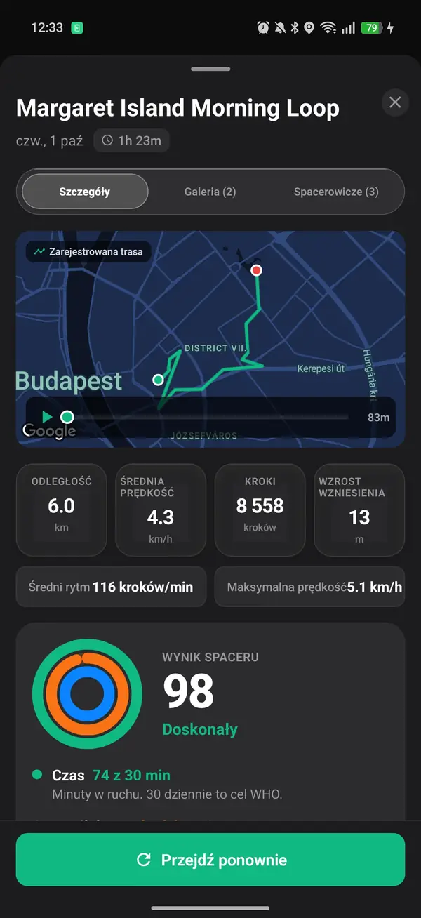 Tracker na żywo Walk With Me pokazujący tempo, dystans i kalorie